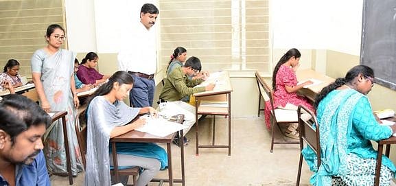 கிராம உதவியாளா் பணியிடங்களுக்கான 
எழுத்துத் தோ்வில் 772 போ் பங்கேற்பு