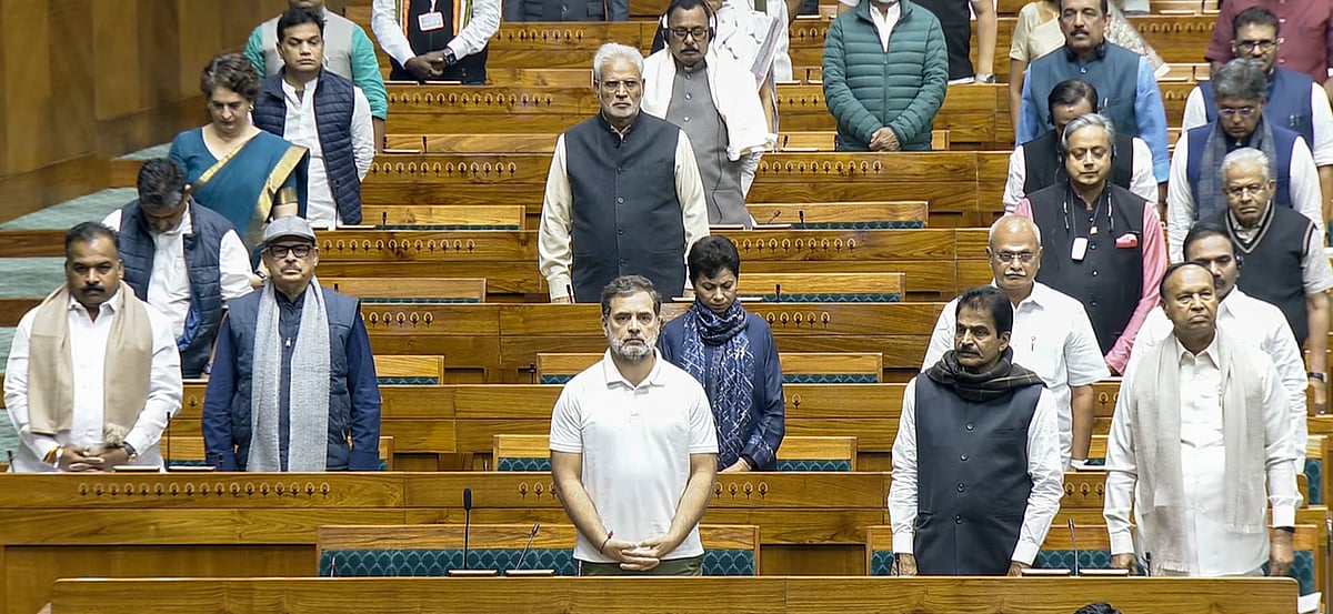 எதிர்க்கட்சிகள் அமளி! மக்களவை நாளைவரை ஒத்திவைப்பு!