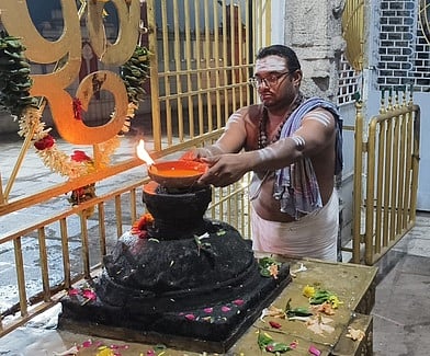 திருத்தணி முருகன் கோயிலில் பரணி தீபம்