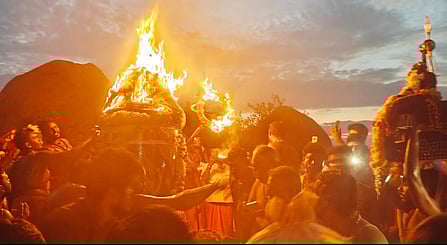 குடியாத்தம் செதுக்கரை மலை மீது மகா தீபம்....