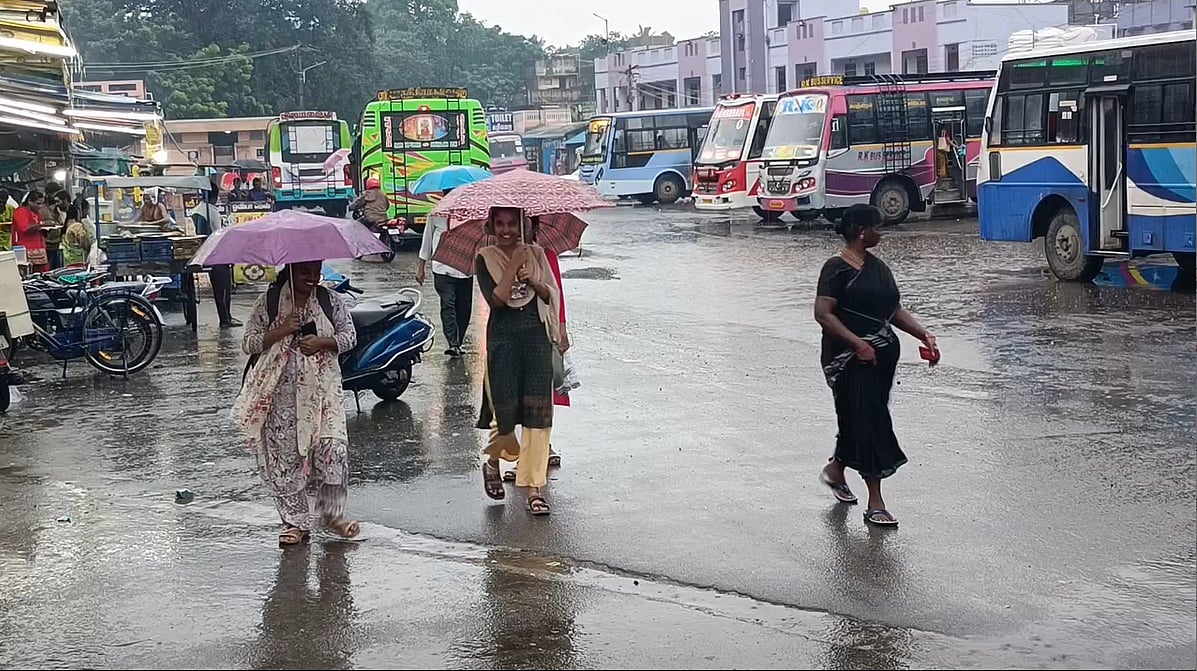 6 நாள்களுக்கு மிதமான மழை வாய்ப்பு: அதிகாலை பனிப்பொழிவு தொடரும்