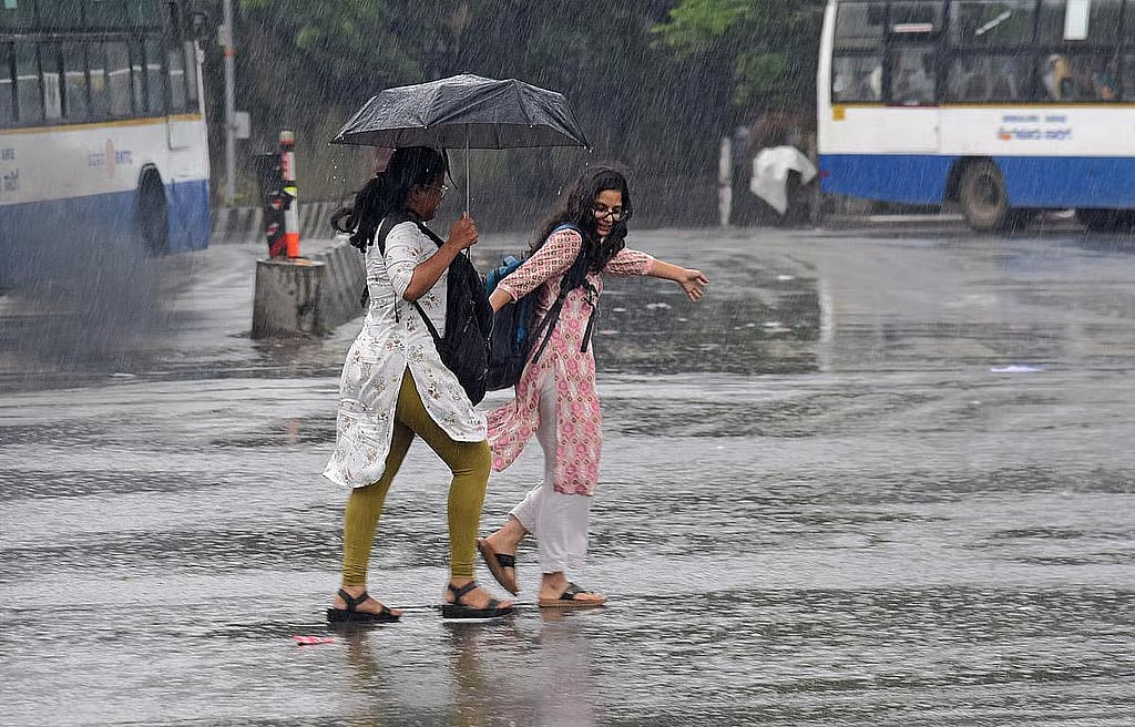 காற்றழுத்த தாழ்வுப் பகுதியாக வலுவிழந்த தாழ்வு மண்டலம்..! 
