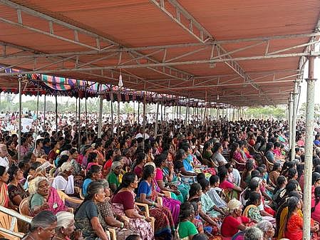 இடுவாய் பகுதியில் குப்பை கொட்ட எதிா்ப்பு தெரிவித்து  ஆா்ப்பாட்டம்
