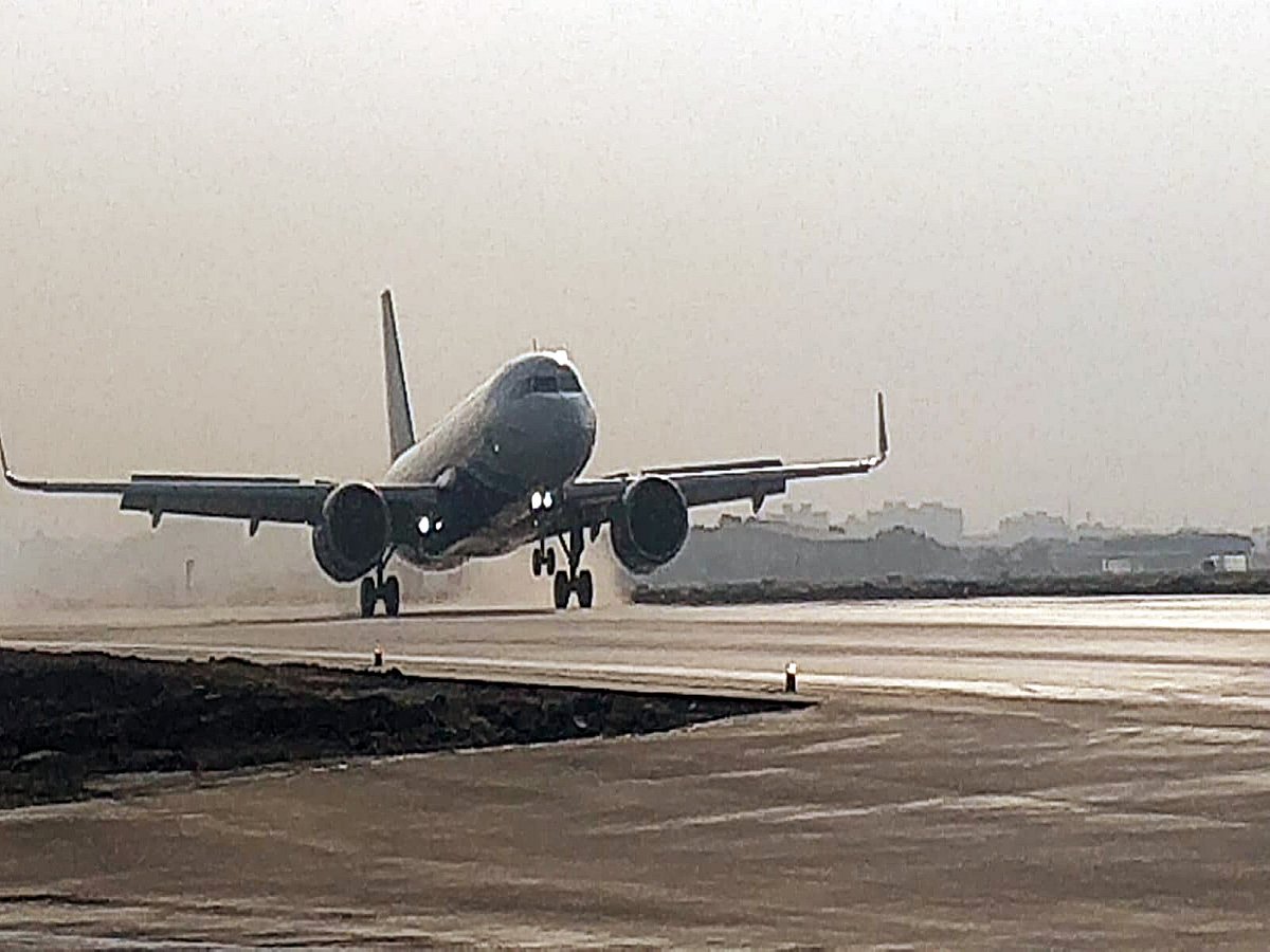 துபை-ஹைதராபாத் எமிரேட்ஸ் விமானத்துக்கு வெடிகுண்டு மிரட்டல்! 