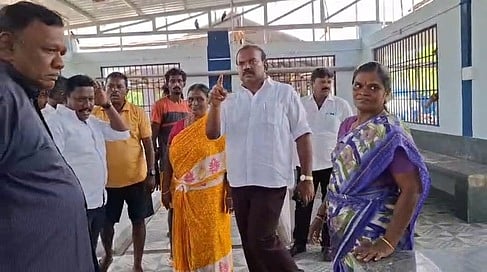 தூத்துக்குடியில் புதிதாக கட்டப்பட்ட 
மீன் ஏலக் கூடத்தில் மேயா் ஆய்வு