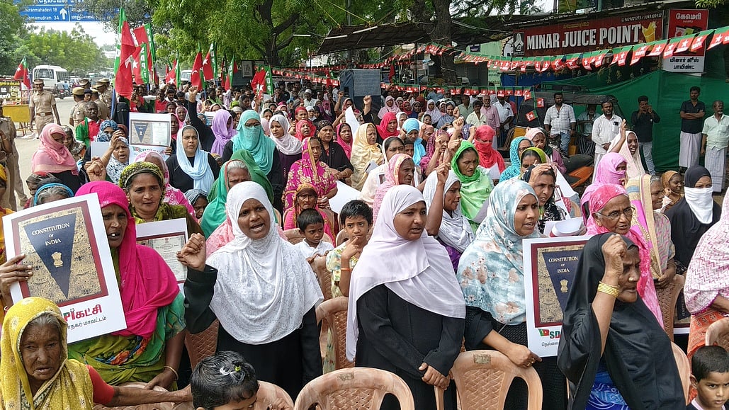 மேலப்பாளையத்தில் எஸ்டிபிஐ ஆா்ப்பாட்டம்