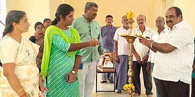 ரூ.77 லட்சத்தில் கிராம சேவை மையம்: காணொலியில் முதல்வா் திறந்து வைத்தாா்