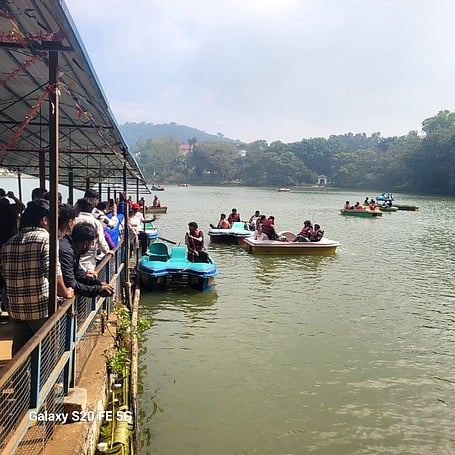 ஏலகிரி மலையில் குவிந்த சுற்றுலா பயணிகள்