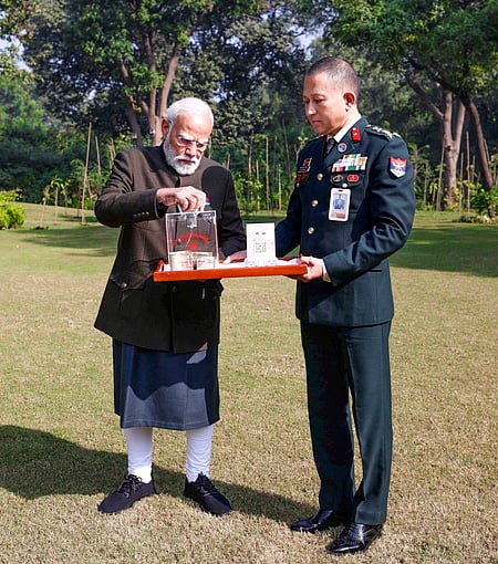 ஆயுதப் படை கொடி நாள்:
பிரதமா் மோடி புகழாரம்!