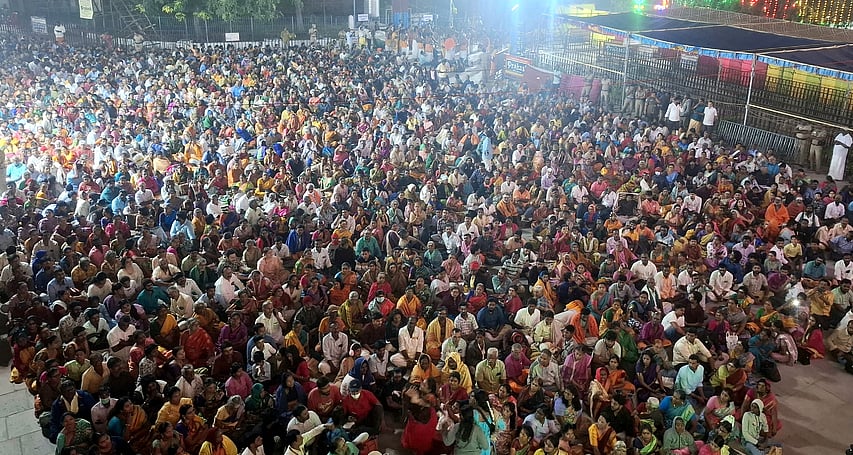 காஞ்சிபுரம் ஸ்ரீ ஏகாம்பரநாதா் கோயில் மகா கும்பாபிஷேகம்:
திரளான பக்தா்கள் பங்கேற்பு