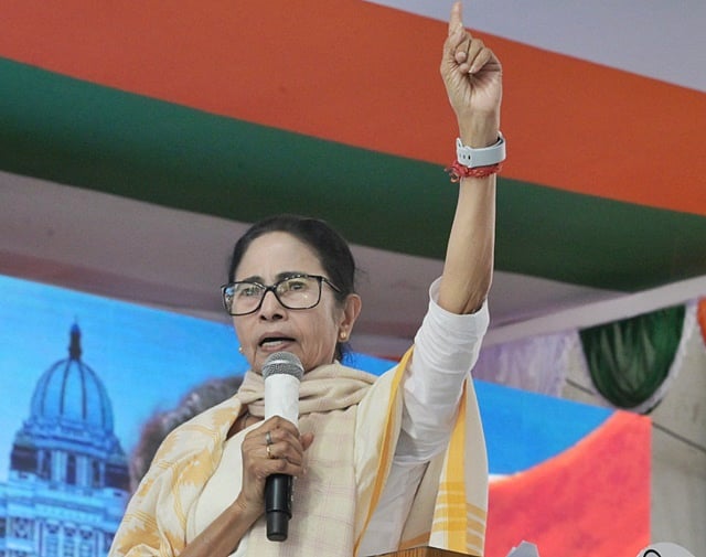 "பங்கிம் டா" என அவமதிப்பதா? மோடி மன்னிப்புக் கேட்க வேண்டும்: மமதா பானர்ஜி!