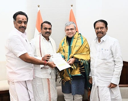 மதுரை, கரூா், சேலம் வழியாக சென்னைக்கு வந்தே பாரத் ரயில் இயக்க வேண்டும்: மத்திய அமைச்சரிடம் வலியுறுத்தல்