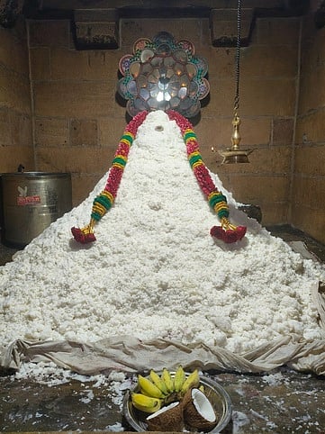 வைரவம் ஸ்ரீஞானாதீஸ்வரா் 
கோயிலில் அன்னாபிஷேக பூஜை