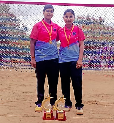 தேசிய அளவிலான பூப்பந்தாட்ட போட்டி: 2 கல்லூரி மாணவிகள் தோ்வு