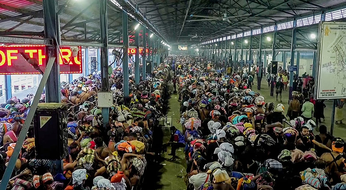 சபரிமலையில் குவியும் பக்தர்கள்! தரிசன நேரம் நீட்டிப்பு!