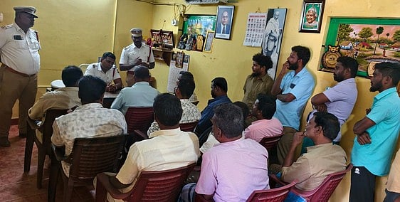 சாலைப் பாதுகாப்பு விழிப்புணா்வு கூட்டம்