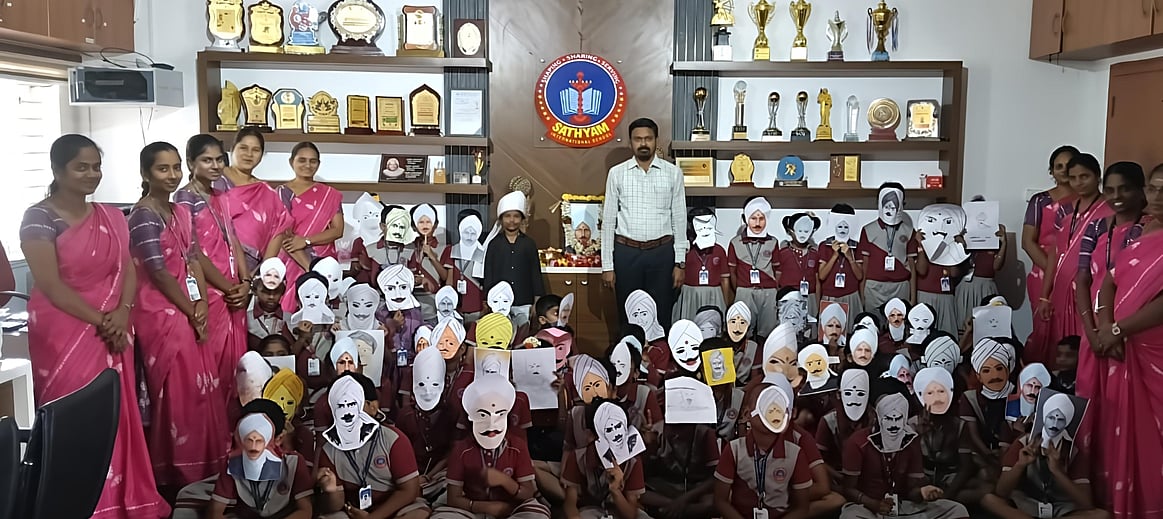 வெள்ளக்கோவில் சத்யம் பள்ளியில் பாரதியாா் பிறந்த நாள் விழா