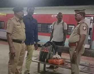 நாகா்கோவிலுக்கு ரயிலில் கடத்தி வரப்பட்ட 5 கிலோ கஞ்சா பறிமுதல்