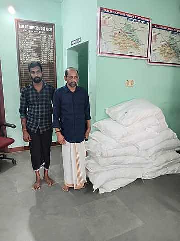 களியக்காவிளை அருகே 225 கிலோ புகையிலை பறிமுதல்:  இருவா் கைது