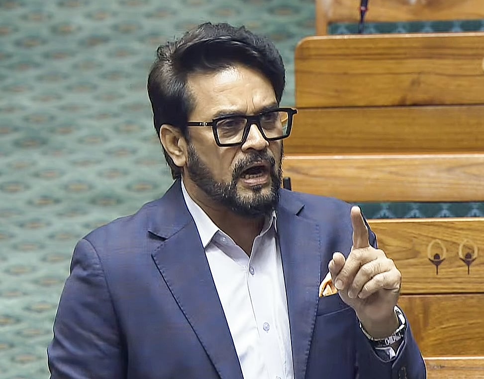 மக்களவையில் புகைப்பிடித்த விவகாரம்: திரிணமூல் எம்.பி. மீது எழுத்து மூலம் புகாா்