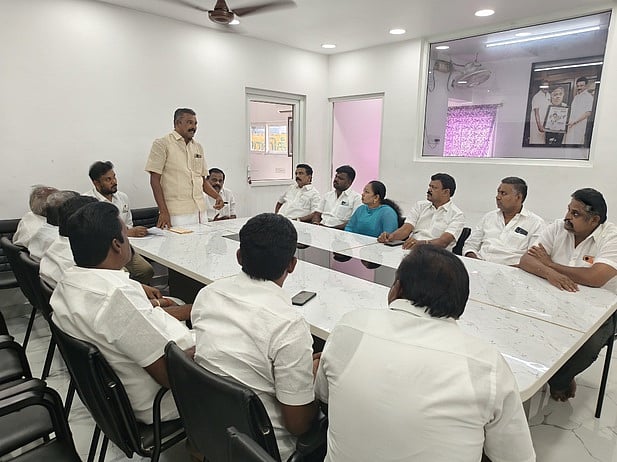 தென்காசி தெற்கு மாவட்ட திமுக
நிா்வாகிகள் ஆலோசனைக் கூட்டம்