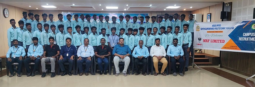 தென்காசி செந்திலாண்டவா் 
பாலிடெக்னிக் கல்லூரியில் வளாகத் தோ்வு