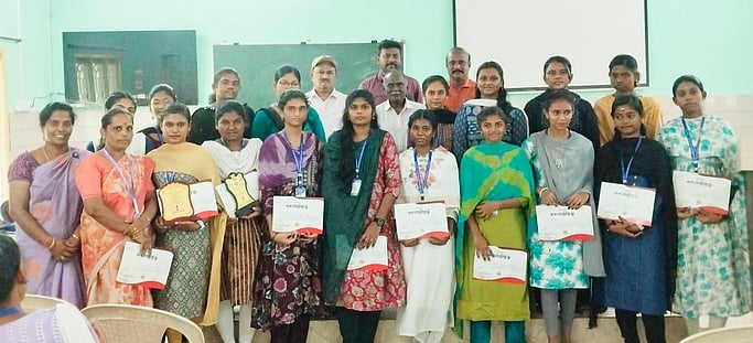 ஹோலி கிராஸ் கல்லூரியில்
பாரதியாா் பேச்சுப் போட்டி