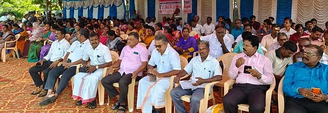 பழைய ஓய்வூதியத் திட்டத்தை நடைமுறைப்படுத்தக் கோரி
 ஜாக்டோ- ஜியோ கூட்டமைப்பினா் உண்ணாவிரதம்!