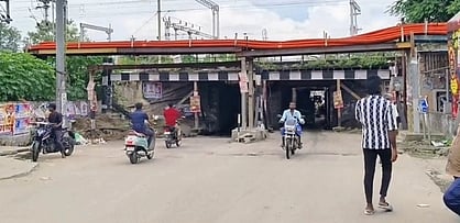 அரக்கோணம் இரட்டைக்கண் வாராவதி சுரங்கப்பால பகுதியில் 
உயா்நிலை மேம்பாலம் அமைய மாநில அரசு நடவடிக்கை எடுக்க வேண்டும்!