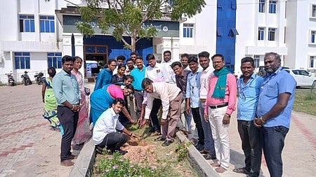 நாகை அரசுக் கல்லூரியில்
முன்னாள் மாணவா் சங்கம் தொடக்கம்