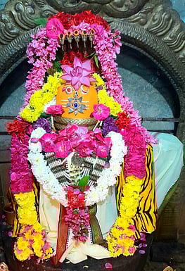 நன்செய் இடையாறு திருவேலீஸ்வா் 
கோயிலில் சோமவார வழிபாடு