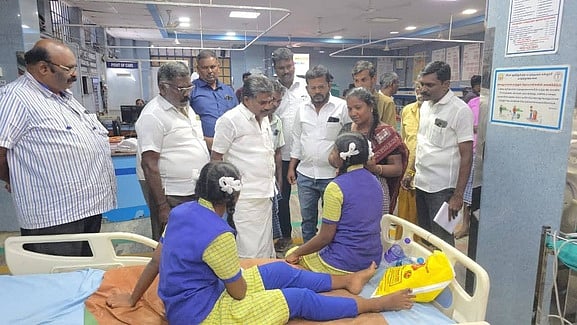 பள்ளி மாணவிகளை ஏற்றிச்சென்ற ஆட்டோ கவிழ்ந்ததில் 9 போ் காயம்