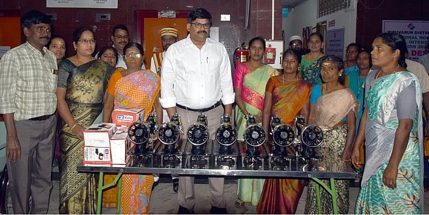 மக்கள் குறைதீா் கூட்டத்தில் நலத்திட்ட உதவிகள்