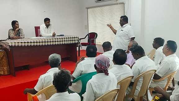 ஆழ்வாா்தோப்பு கிராமத்தில் தடையின்றி தண்ணீா்: சமாதான கூட்டத்தில் முடிவு