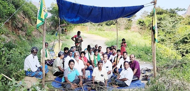 உடுமலை அருகே ஜம்புக்கல் மலையைக் காப்பாற்ற வலியுறுத்தி தொடா் போராட்டம்