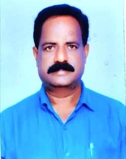 வேன் மோதி அரசுப் பள்ளி 
தலைமை ஆசிரியா் மரணம்