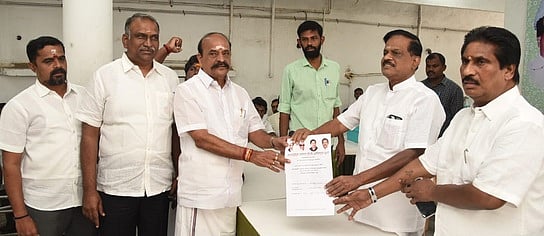 கோவில்பட்டியில் போட்டியிட 
கடம்பூா் செ. ராஜு விருப்ப மனு அளிப்பு