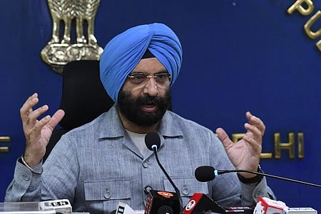 மாசுக் கட்டுப்பாடு சான்றிதழ் முறையில் மாற்றம்: அமைச்சா் சிா்சா