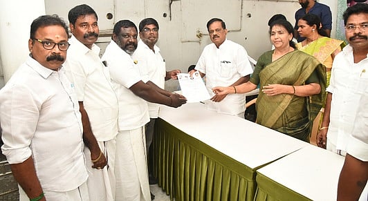 எடப்பாடி பழனிசாமி குமரியில்  போட்டியிட அதிமுகவினா் விருப்ப மனு