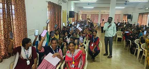 கல்லூரி மாணவிகளுக்கு ‘மணற்கேணி’ செயலி விழிப்புணா்வு