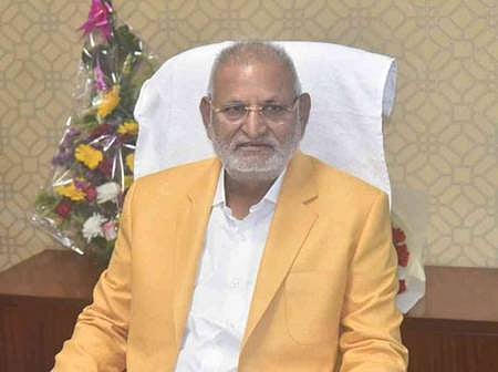 மோசடி வழக்கில் 2 ஆண்டு சிறைத் தண்டனை: மகாராஷ்டிர அமைச்சா் ராஜிநாமா