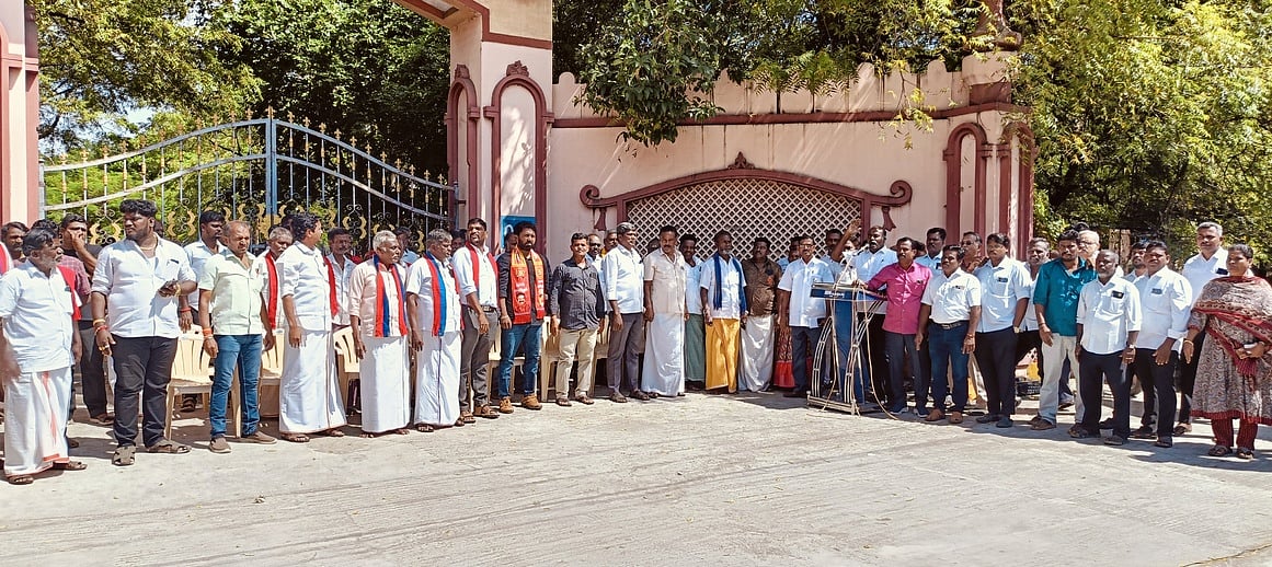 ஸ்ரீவில்லிபுத்தூரில் வழக்குரைஞா்கள், பல்வேறு கட்சியினா் ஆா்ப்பாட்டம்