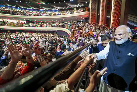21-ஆம் நூற்றாண்டில் பெரிய முடிவுகளை விரைவாக எடுக்கிறது இந்தியா: பிரதமா் மோடி பெருமிதம்