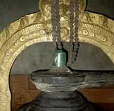 ஜெயங்கொண்டம் அருகேயுள்ள 
கோயிலில் மரகதலிங்கம் திருட்டு