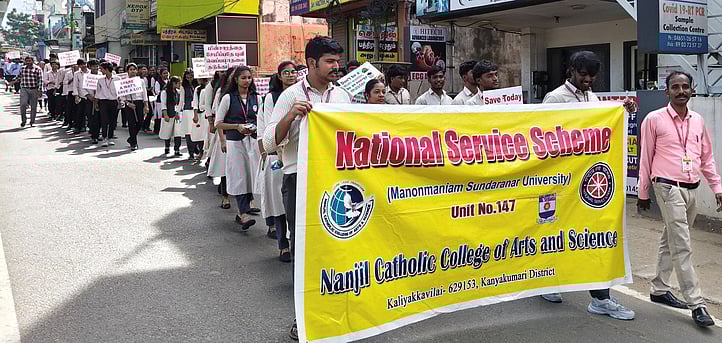 மாா்த்தாண்டம் அருகே விழிப்புணா்வுப் பேரணி