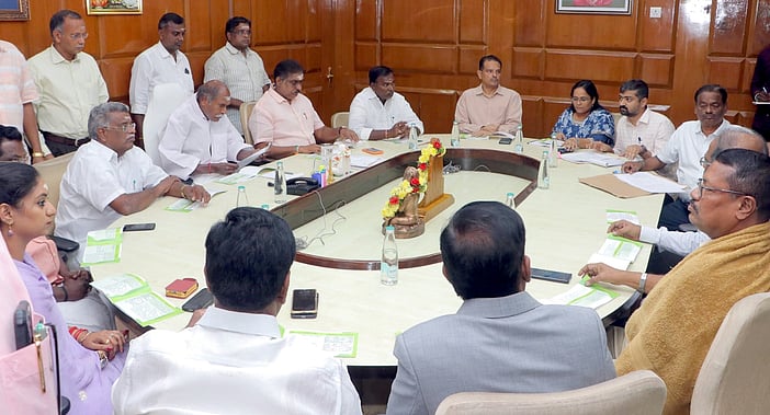 முதல்வா் தலைமையில் வன்கொடுமை தடுப்புச் சட்ட ஆய்வுக் கூட்டம்