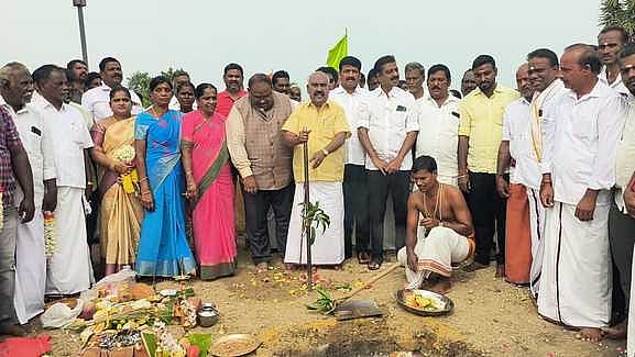 ரூ 3.67 கோடியில் உயா்நிலை மேம்பாலப் பணி: செஞ்சி மஸ்தான் எம்எல்ஏ தொடங்கி வைத்தாா்