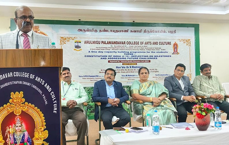 அரசியலமைப்பு குறித்த கருத்தரங்கம்