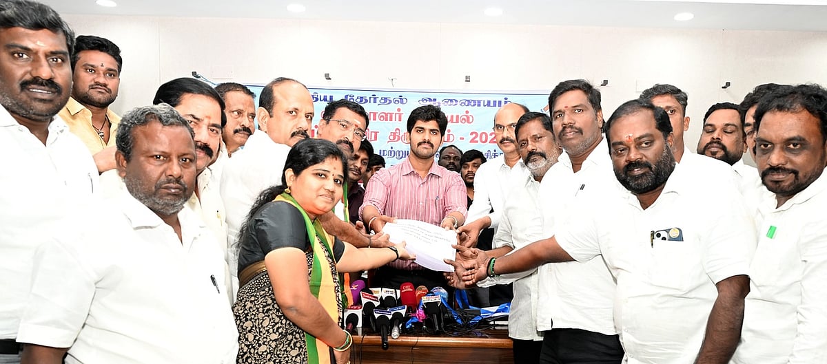 திருவள்ளூா் மாவட்டத்தில் 6,19,777 லட்சம் வாக்காளா்கள் நீக்கம்