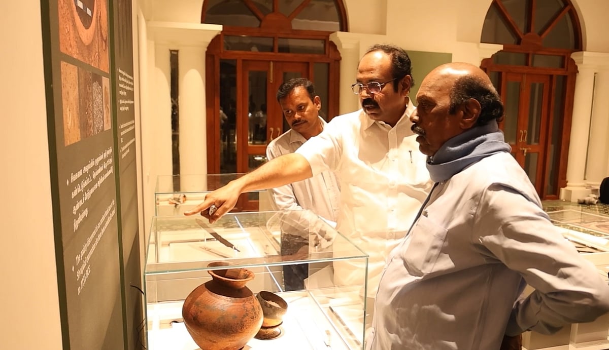 கி.மு.1155ஆம் ஆண்டைய நெல்மணிகள்! சிவகளை அகழாய்வு பற்றி எ.வ. வேலுவுக்கு விளக்கிய தங்கம் தென்னரசு!!